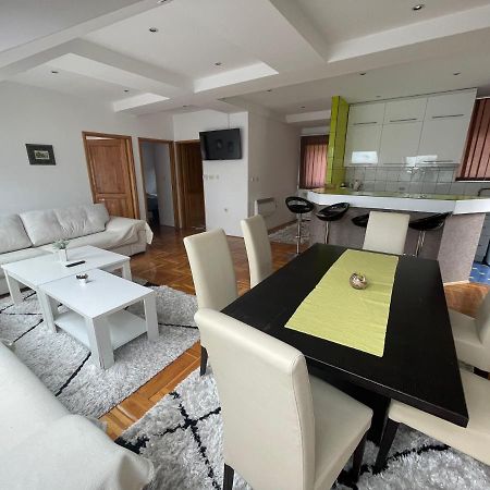 Casa Gialla Free Parking サラエヴォ エクステリア 写真