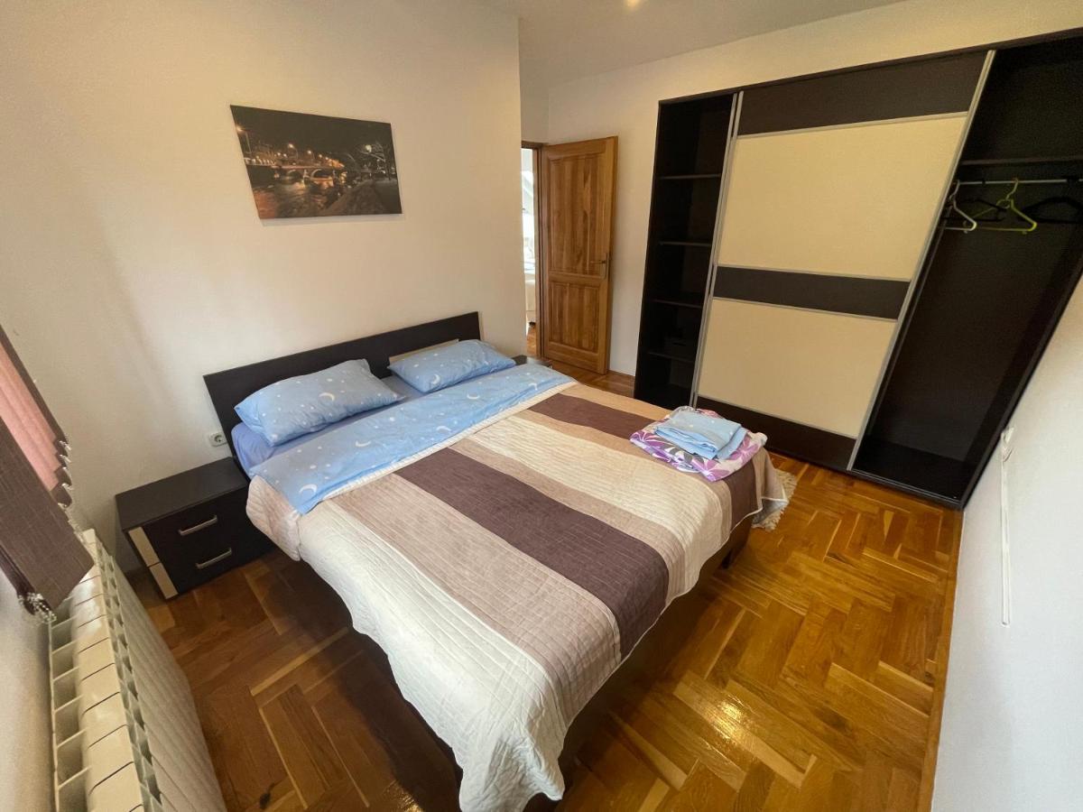 Casa Gialla Free Parking サラエヴォ エクステリア 写真